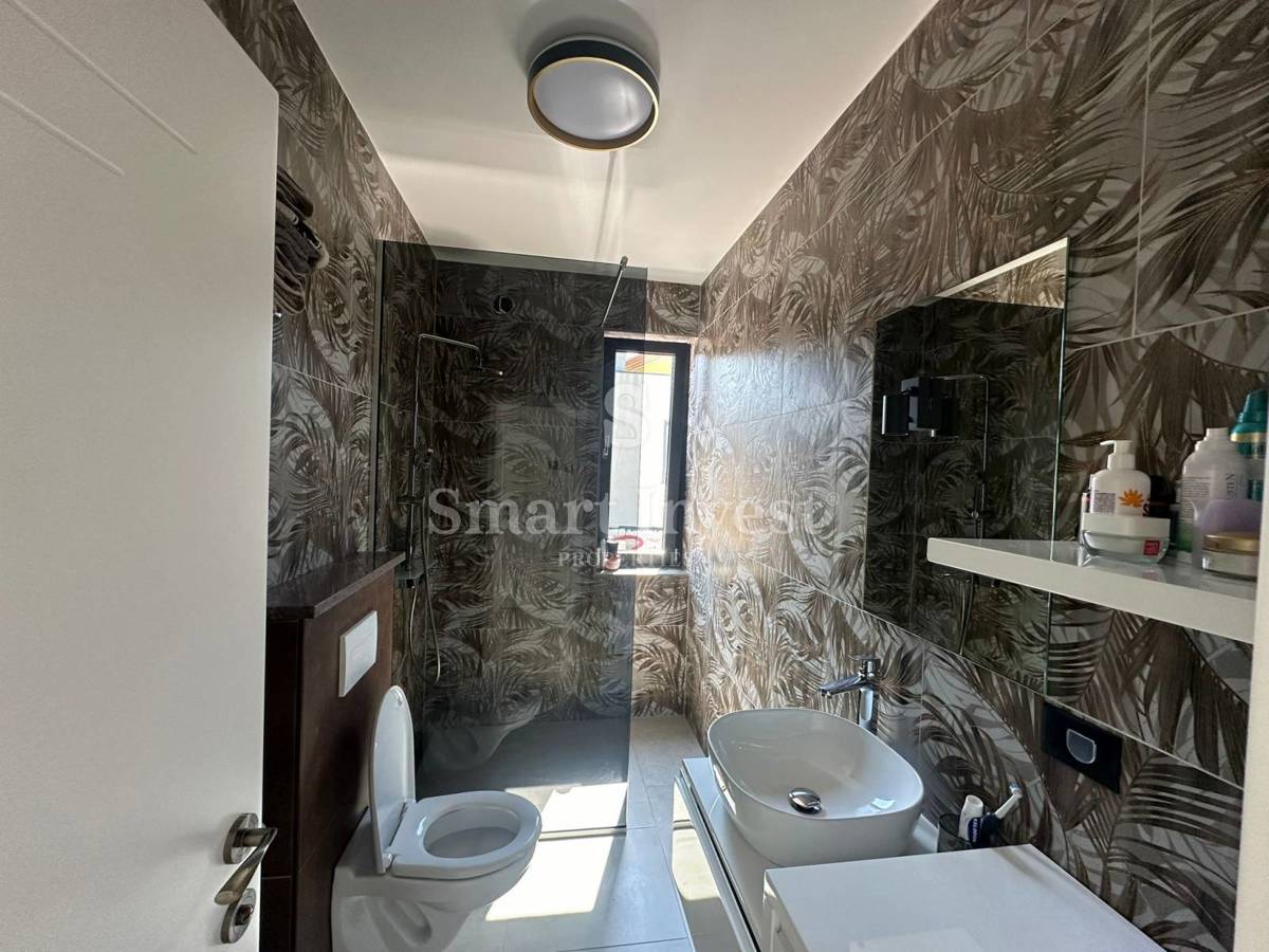 ISTRIA - LABIN, nuova villa con 2 appartamenti e piscina