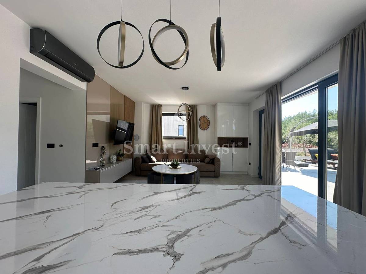 ISTRIA - LABIN, nuova villa con 2 appartamenti e piscina