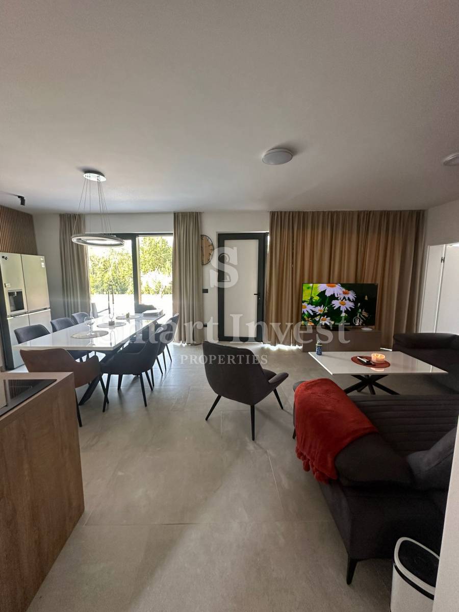 ISTRIA - LABIN, nuova villa con 2 appartamenti e piscina