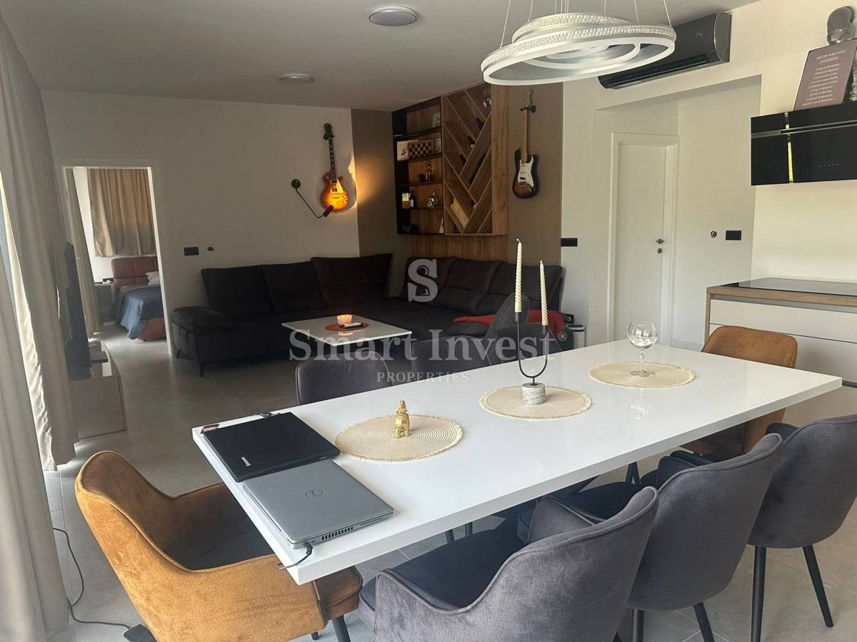 ISTRIA - LABIN, nuova villa con 2 appartamenti e piscina