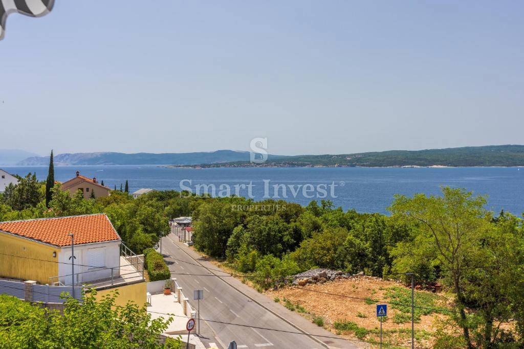 DRAMALJ, casa con 5 appartamenti e 2 garage vicino al mare