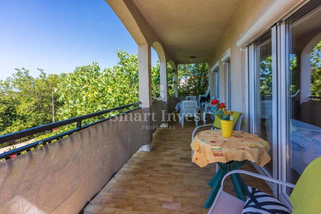 DRAMALJ, casa con 5 appartamenti e 2 garage vicino al mare