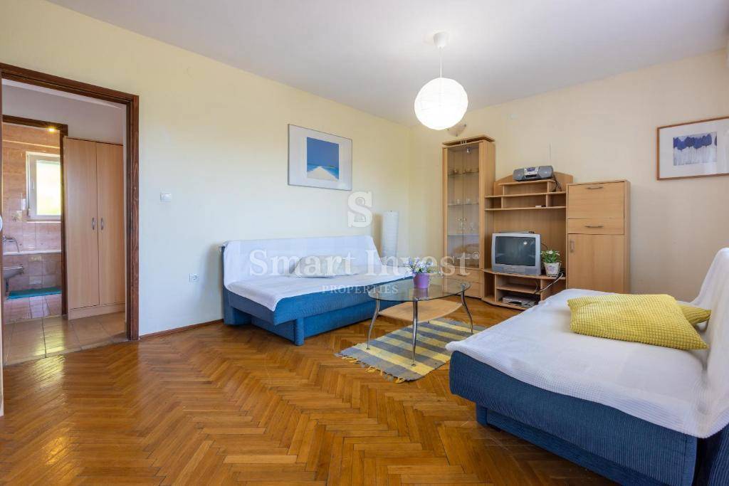 DRAMALJ, casa con 5 appartamenti e 2 garage vicino al mare