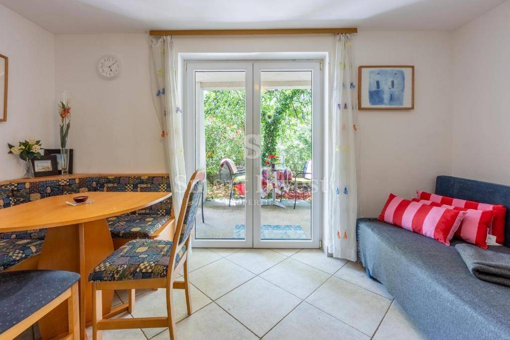 DRAMALJ, casa con 5 appartamenti e 2 garage vicino al mare