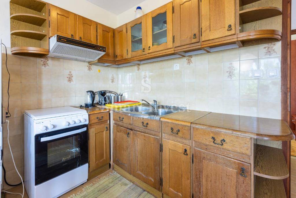 DRAMALJ, casa con 5 appartamenti e 2 garage vicino al mare