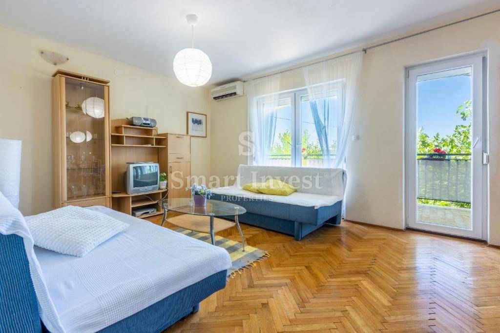 DRAMALJ, casa con 5 appartamenti e 2 garage vicino al mare