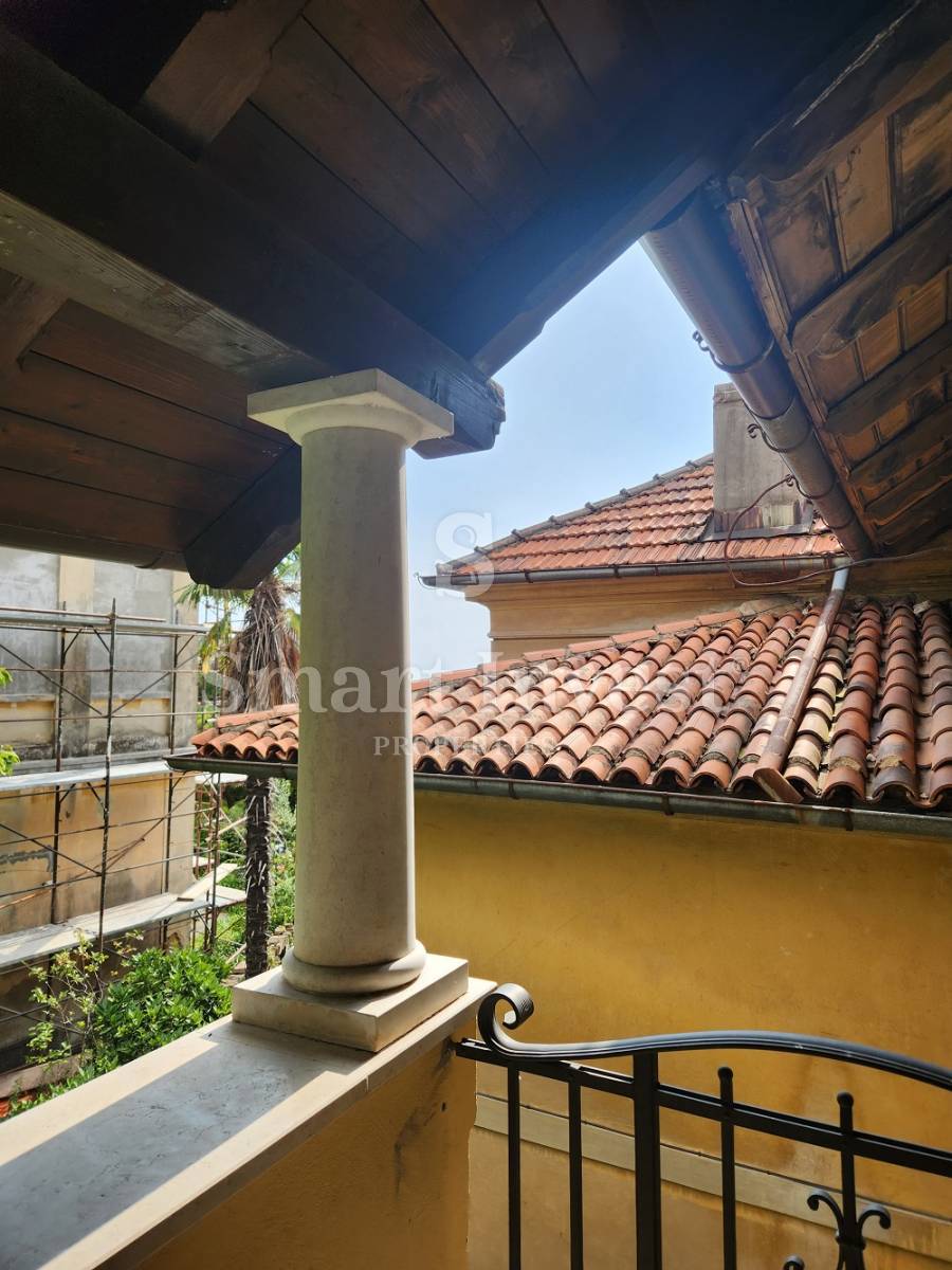 ABBAZIA - CENTRO, appartamento in villa storica, 100 m dal mare