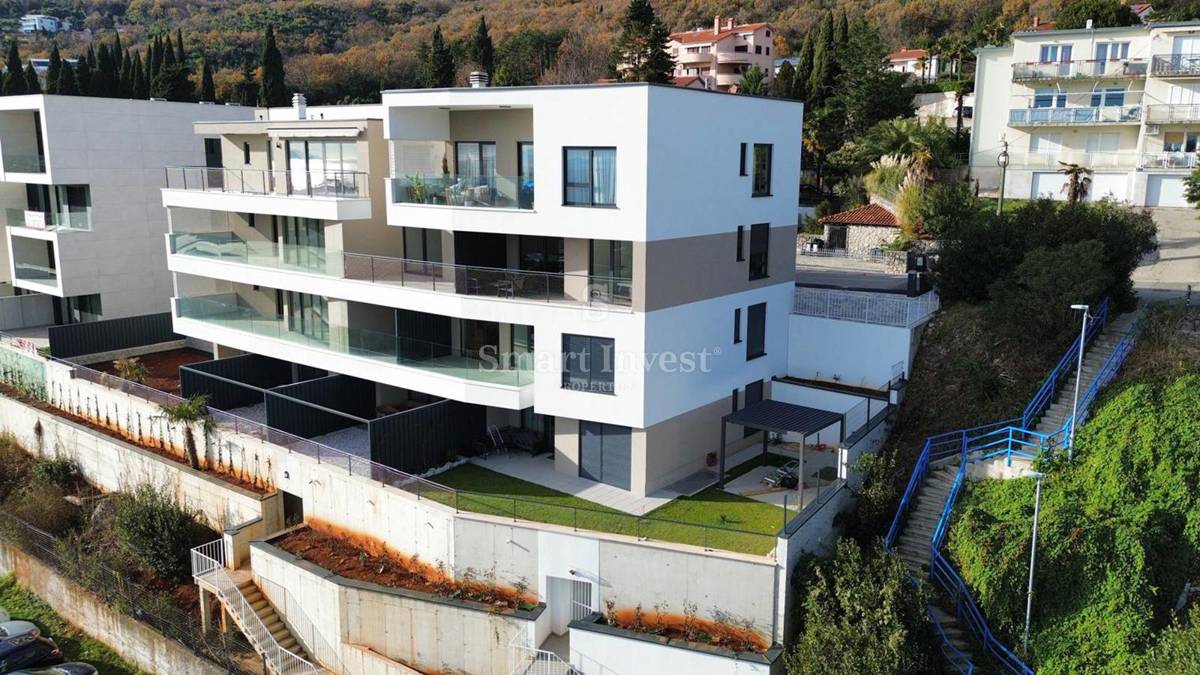 ABBAZIA, Nuovo appartamento bilocale con vista mare e garage