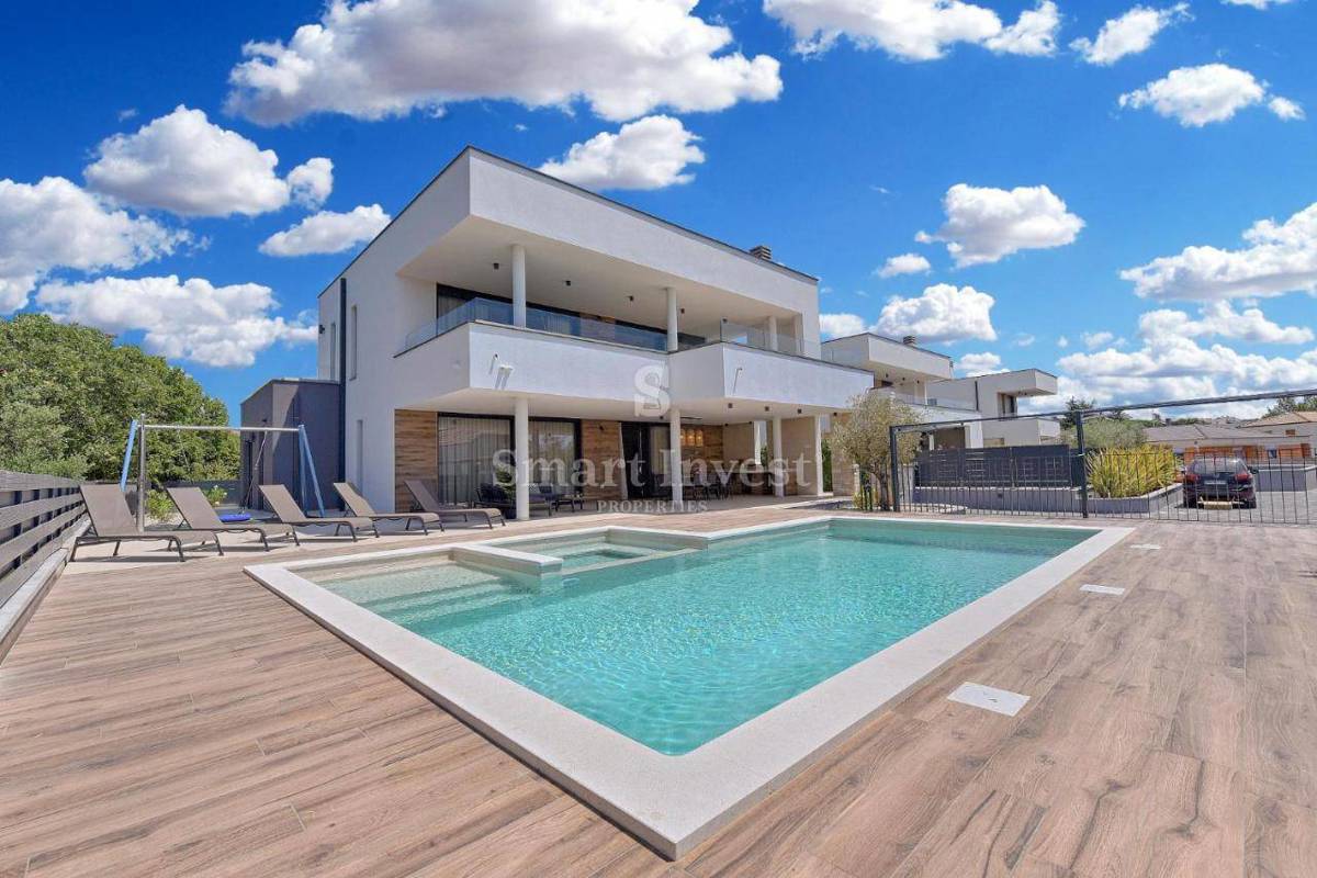 ISTRIA - FAŽANA, villa moderna con piscina vicino al mare