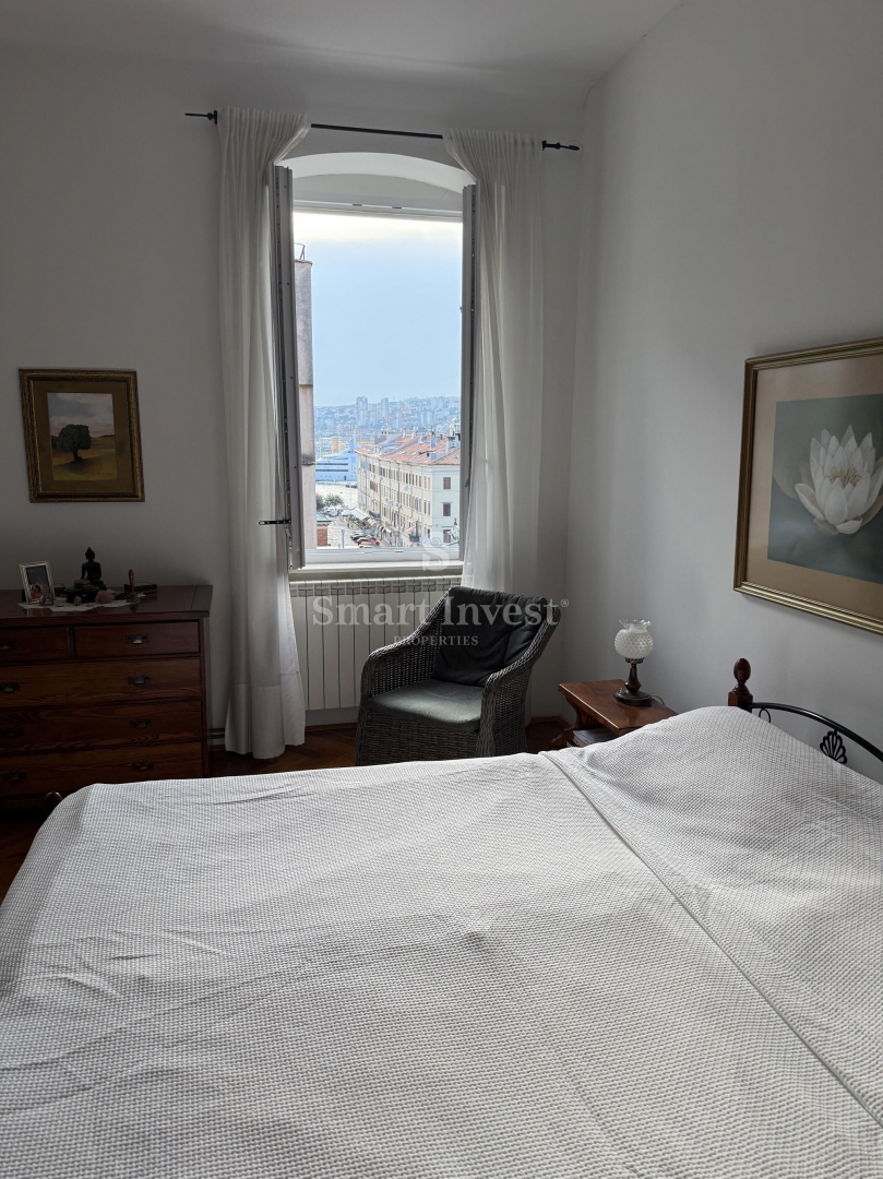 RIJEKA - CENTRO, spazioso appartamento con balcone, 2 ingressi