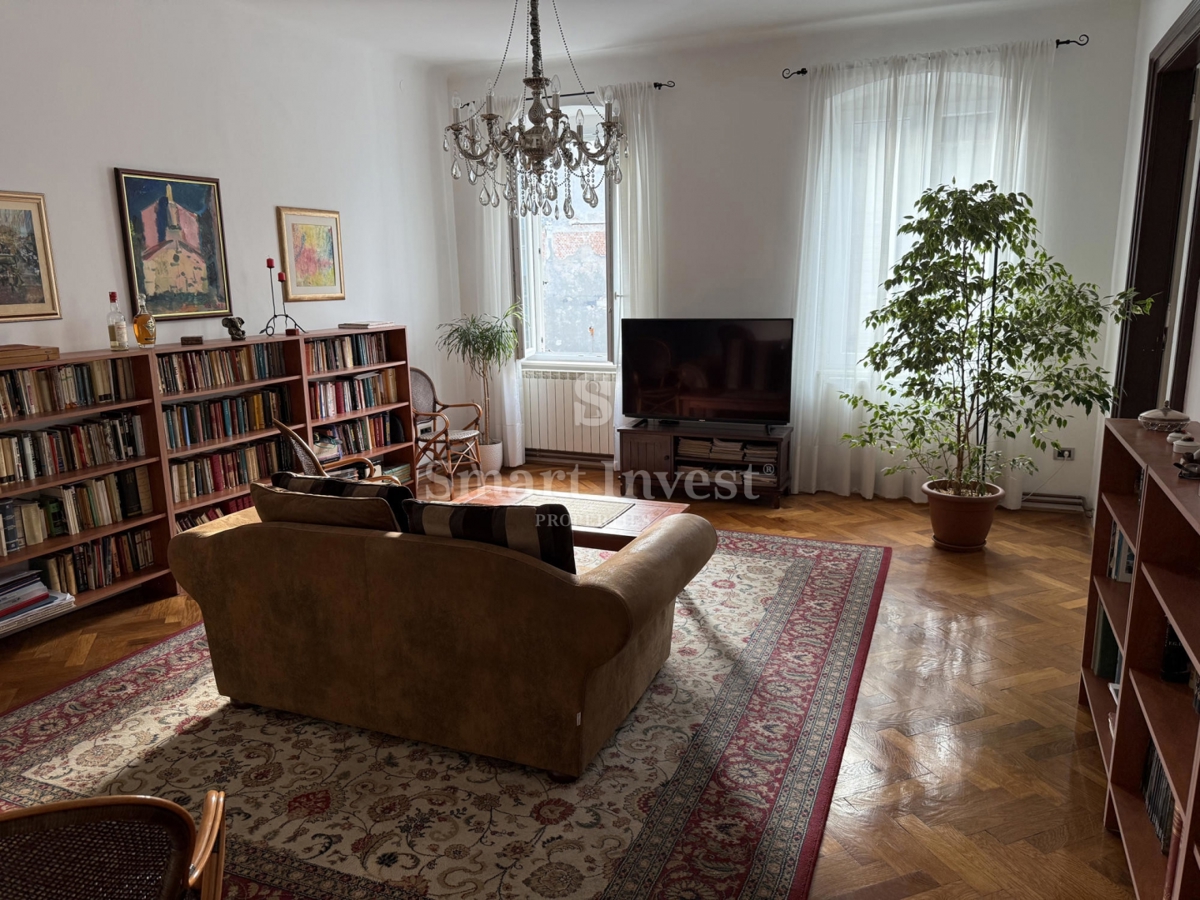 RIJEKA - CENTRO, spazioso appartamento con balcone, 2 ingressi