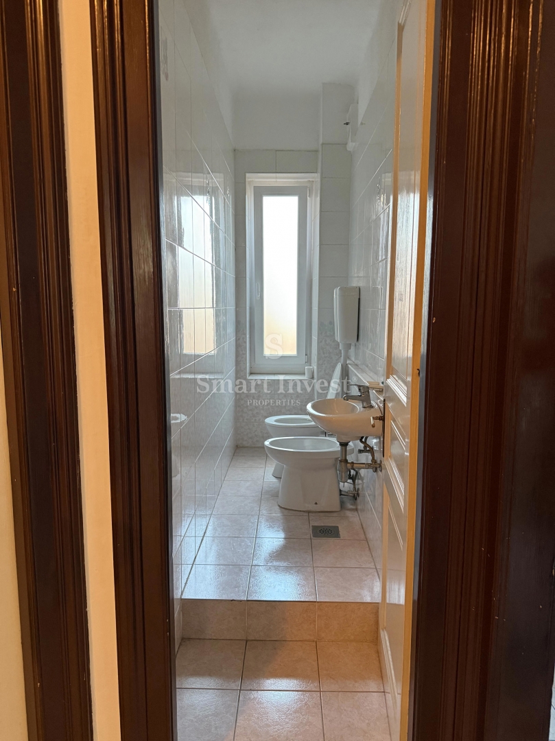 RIJEKA - CENTRO, spazioso appartamento con balcone, 2 ingressi