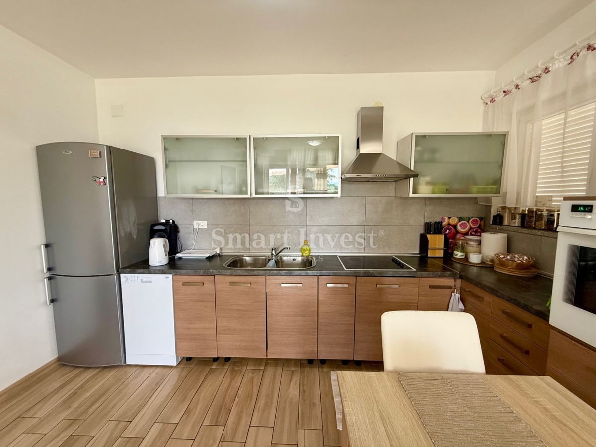 IČIĆI - POLJANE, appartamento con giardino e piscina