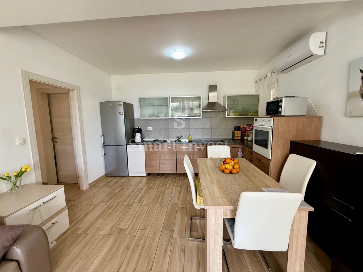 IČIĆI - POLJANE, appartamento con giardino e piscina