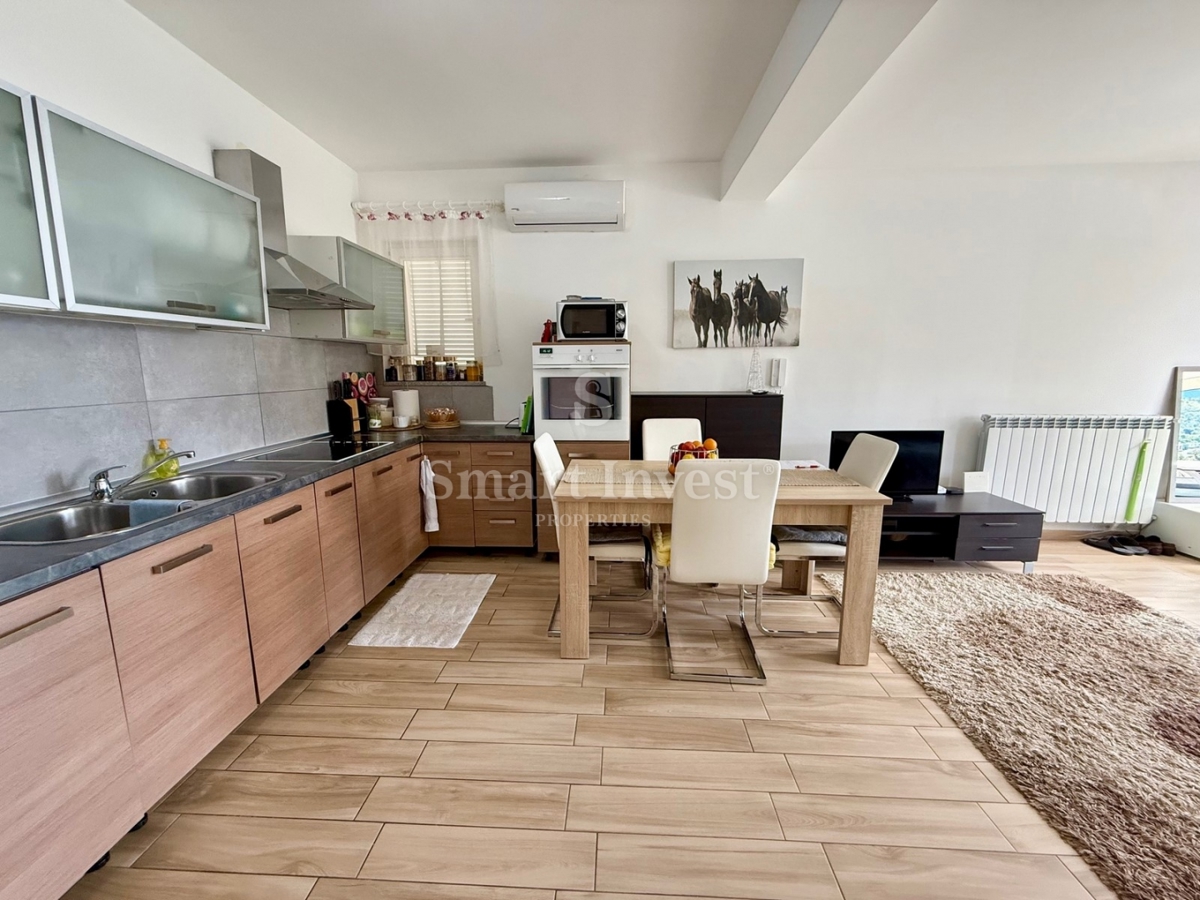 IČIĆI - POLJANE, appartamento con giardino e piscina