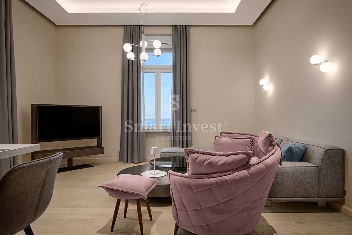 ABBAZIA - CENTRO, lussuoso appartamento fronte mare in villa storica