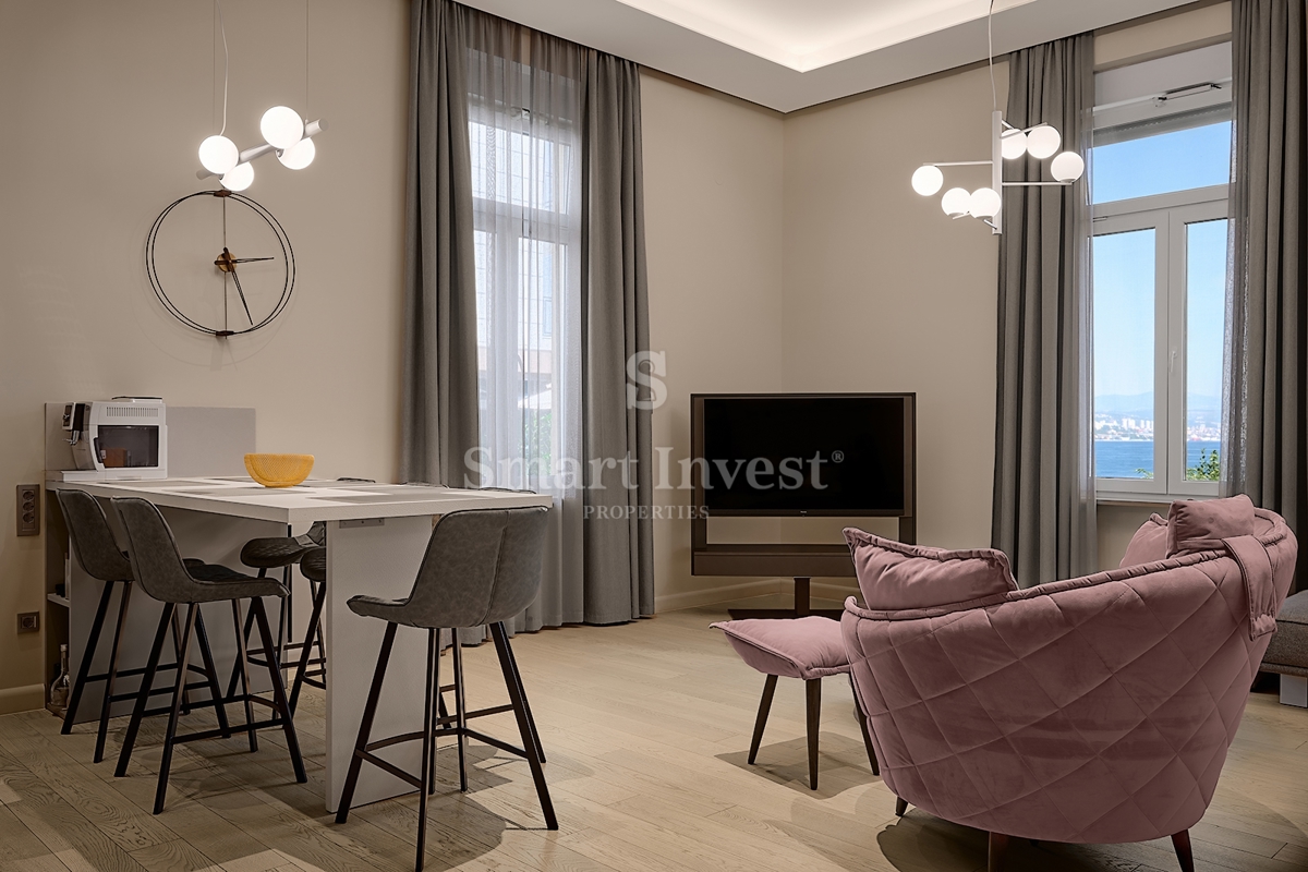 ABBAZIA - CENTRO, lussuoso appartamento fronte mare in villa storica