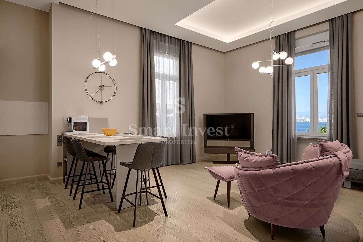 ABBAZIA - CENTRO, lussuoso appartamento fronte mare in villa storica