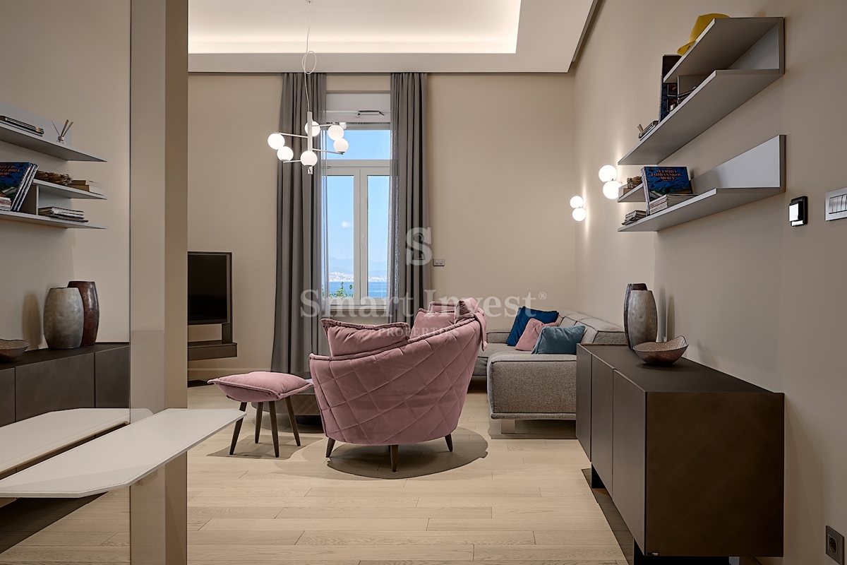 ABBAZIA - CENTRO, lussuoso appartamento fronte mare in villa storica