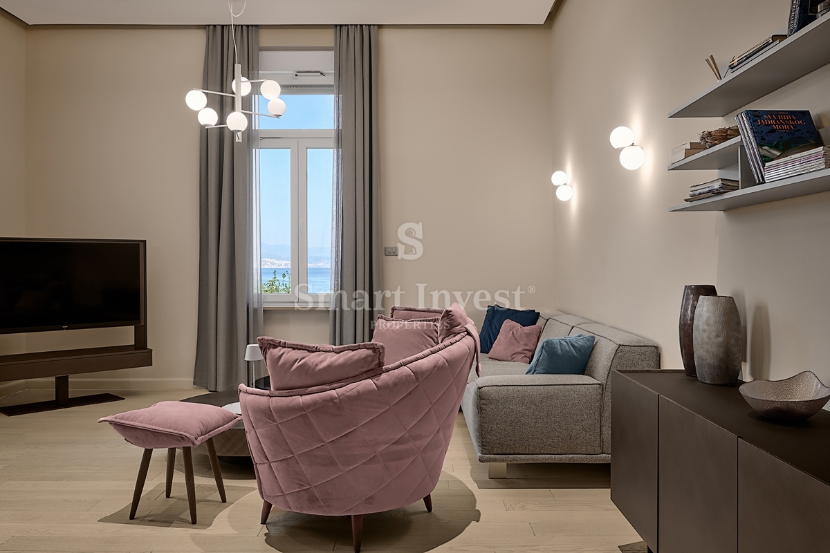 ABBAZIA - CENTRO, lussuoso appartamento fronte mare in villa storica