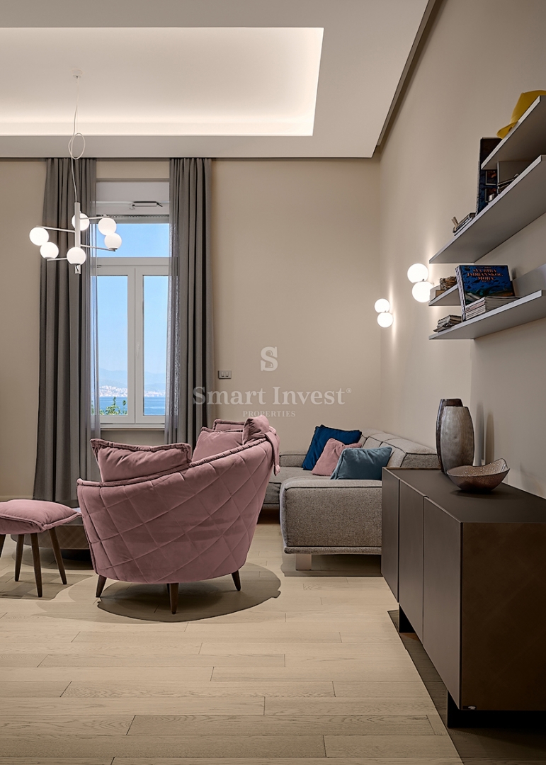 ABBAZIA - CENTRO, lussuoso appartamento fronte mare in villa storica