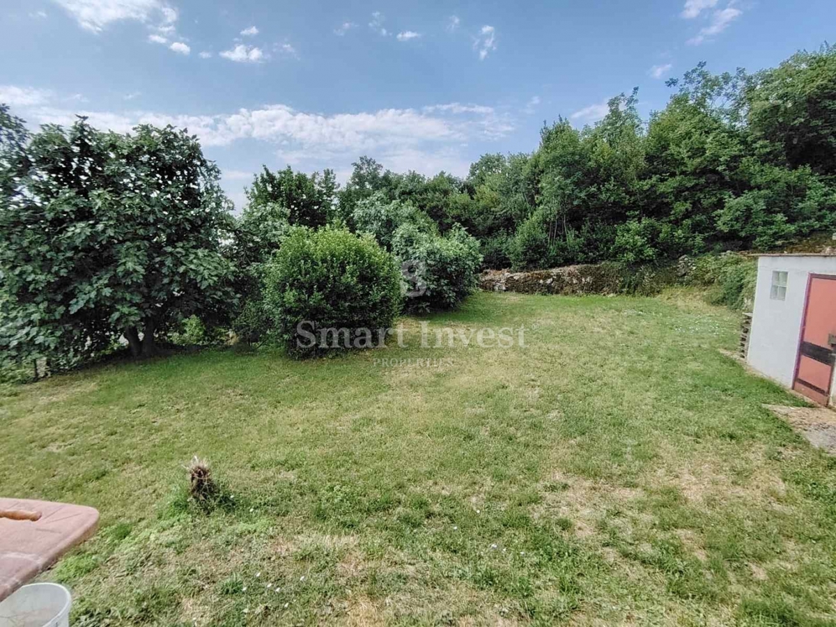 LAURANA, terreno edificabile di 2437 m2