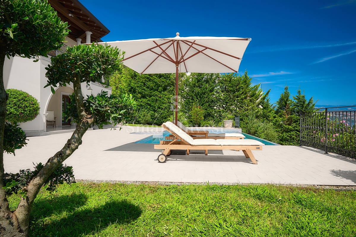 IČIĆI, villa esclusiva con piscina e vista panoramica sul mare