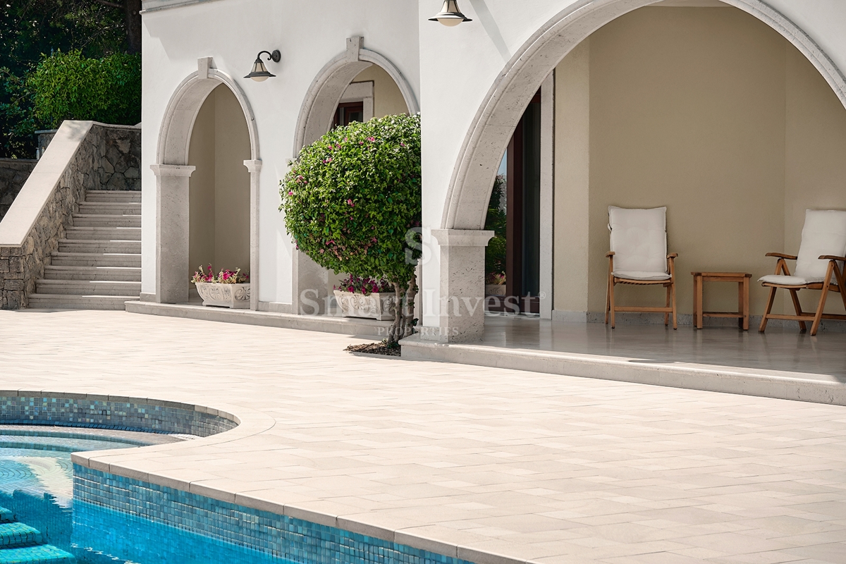 IČIĆI, villa esclusiva con piscina e vista panoramica sul mare