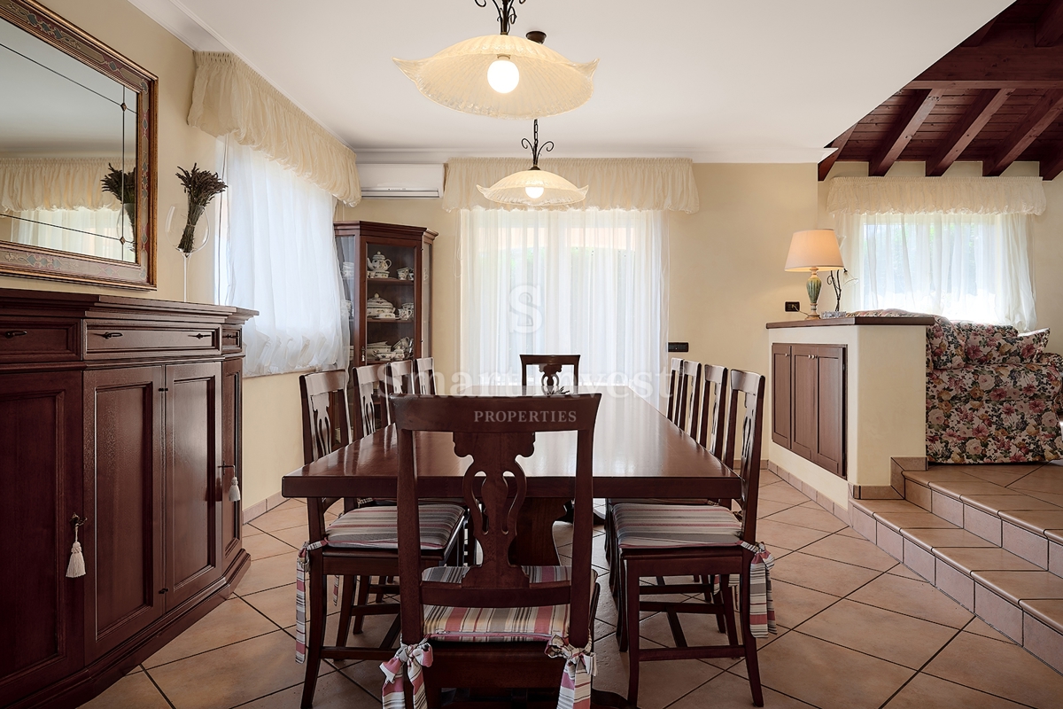 IČIĆI, una bellissima casa in una posizione eccellente, ESCLUSIVAMENTE NELLA NOSTRA AGENZIA!