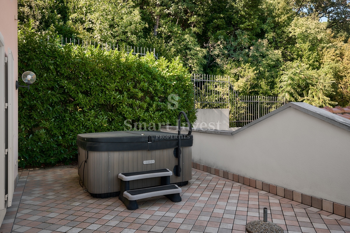 IČIĆI, una bellissima casa in una posizione eccellente, ESCLUSIVAMENTE NELLA NOSTRA AGENZIA!