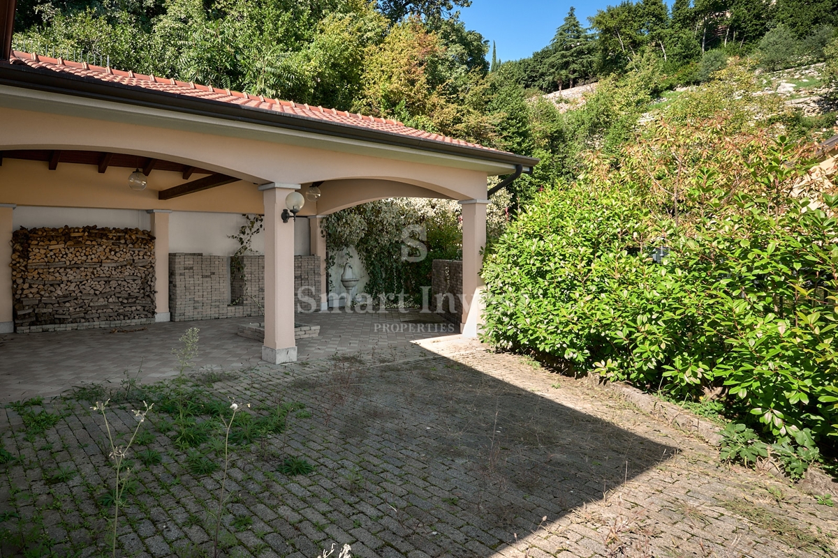 IČIĆI, una bellissima casa in una posizione eccellente, ESCLUSIVAMENTE NELLA NOSTRA AGENZIA!