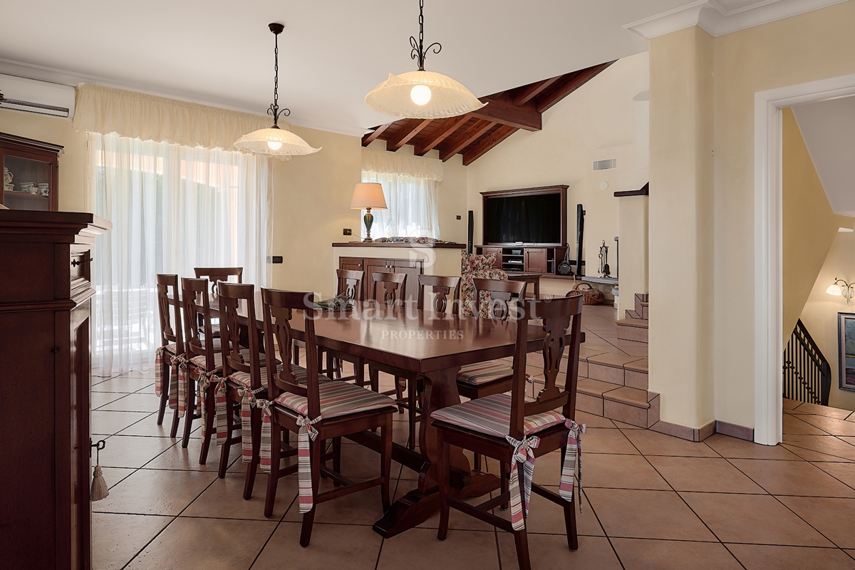 IČIĆI, una bellissima casa in una posizione eccellente, ESCLUSIVAMENTE NELLA NOSTRA AGENZIA!