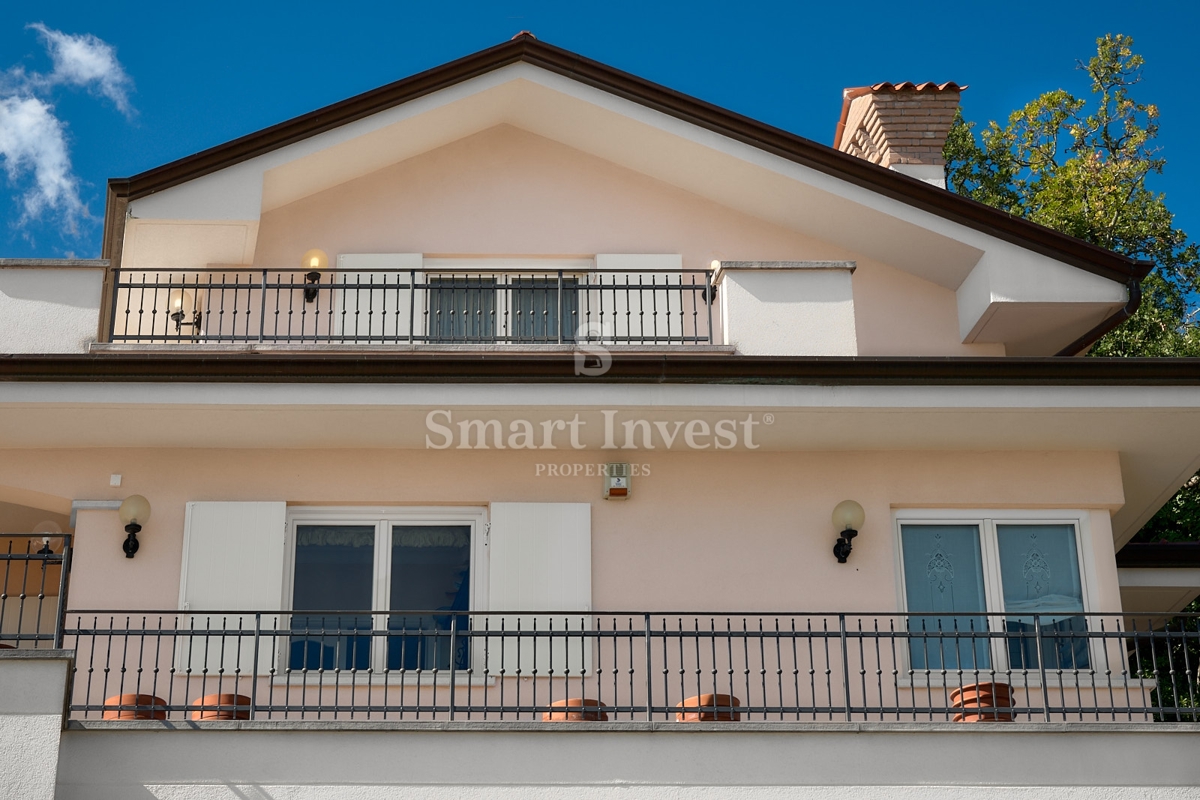 IČIĆI, una bellissima casa in una posizione eccellente, ESCLUSIVAMENTE NELLA NOSTRA AGENZIA!