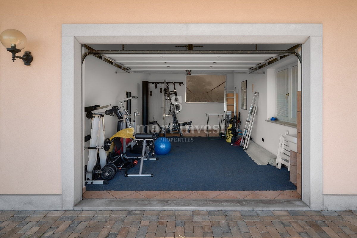 IČIĆI, una bellissima casa in una posizione eccellente, ESCLUSIVAMENTE NELLA NOSTRA AGENZIA!