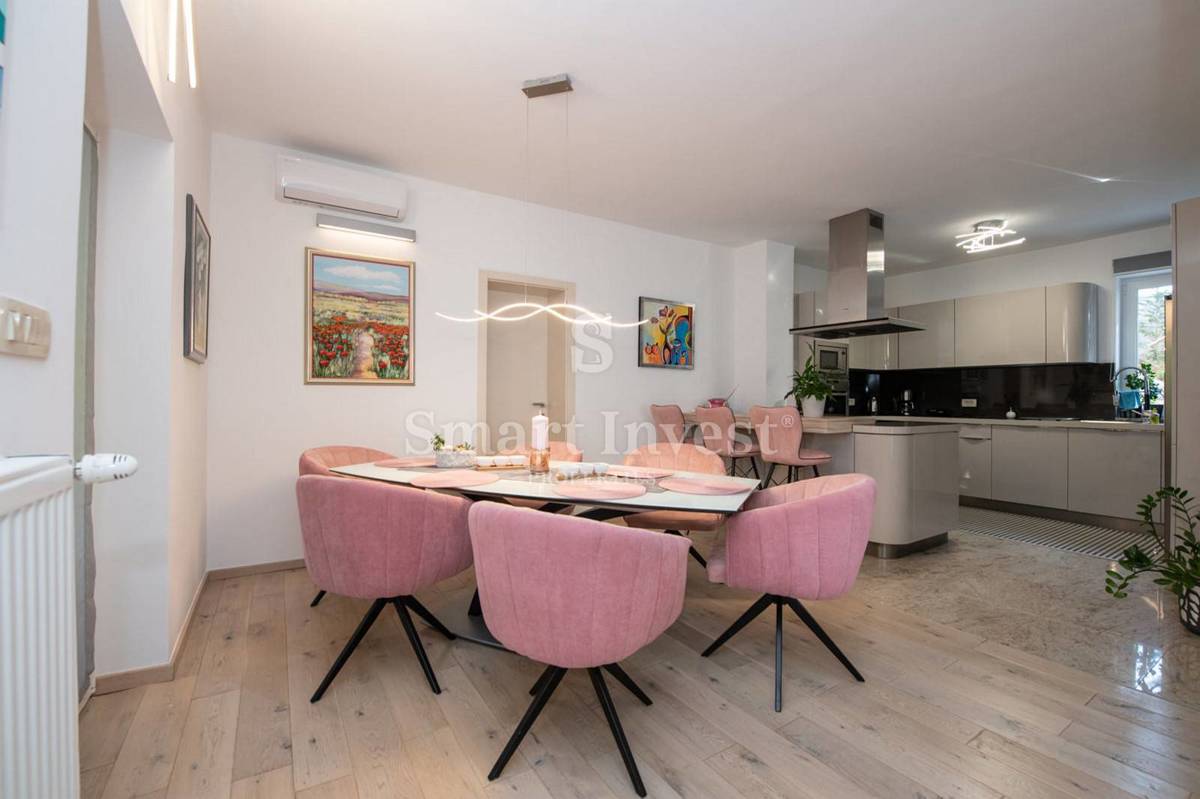 ABBAZIA - MATULJI, Casa indipendente con piscina e garage in un posto tranquillo, in vendita