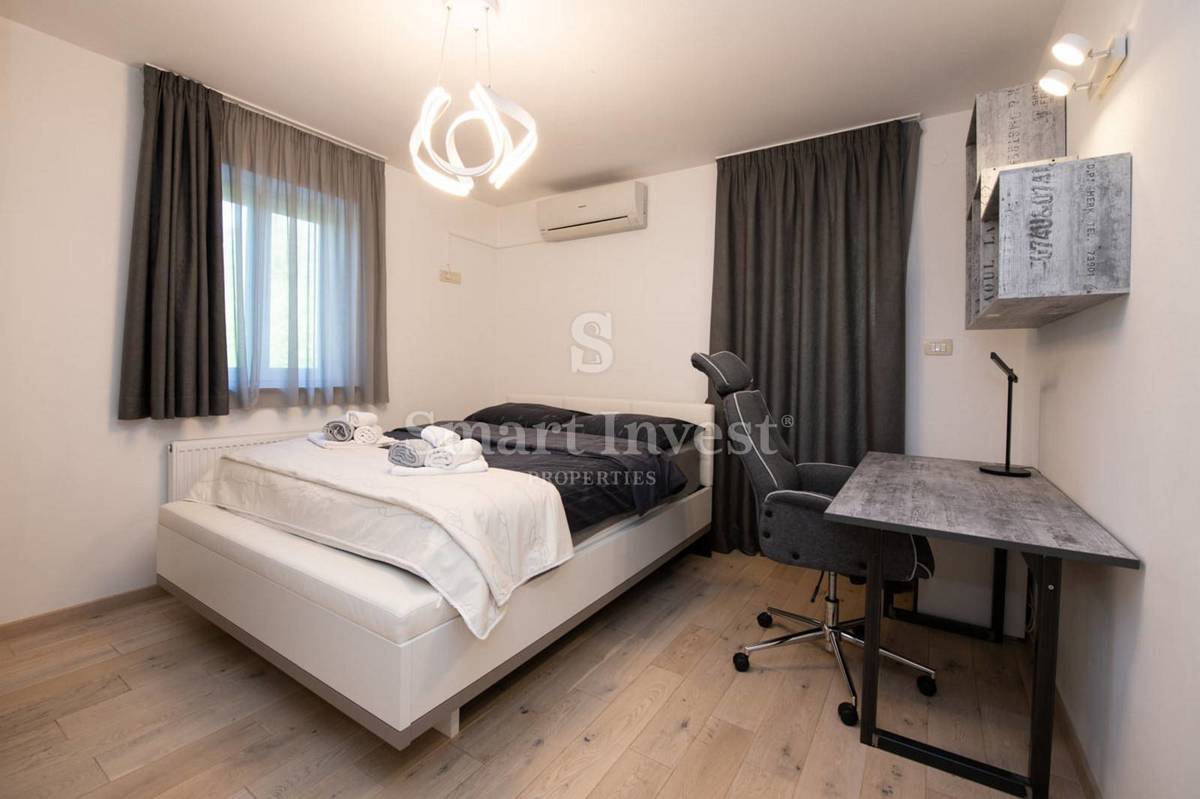 ABBAZIA - MATULJI, Casa indipendente con piscina e garage in un posto tranquillo, in vendita