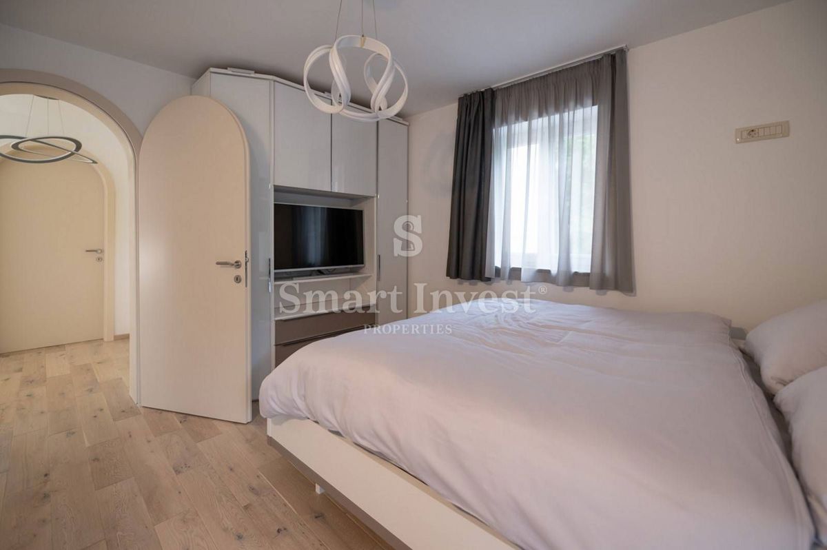 ABBAZIA - MATULJI, Casa indipendente con piscina e garage in un posto tranquillo, in vendita