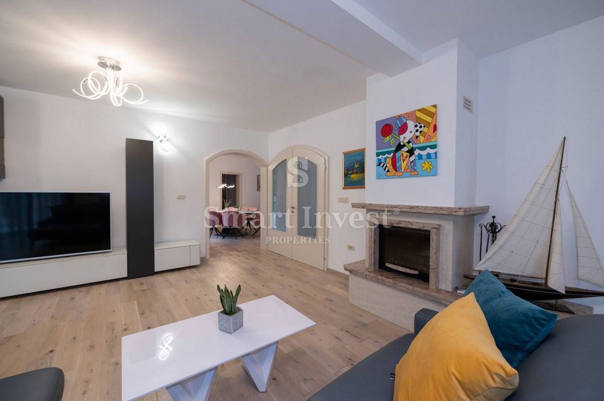 ABBAZIA - MATULJI, Casa indipendente con piscina e garage in un posto tranquillo, in vendita