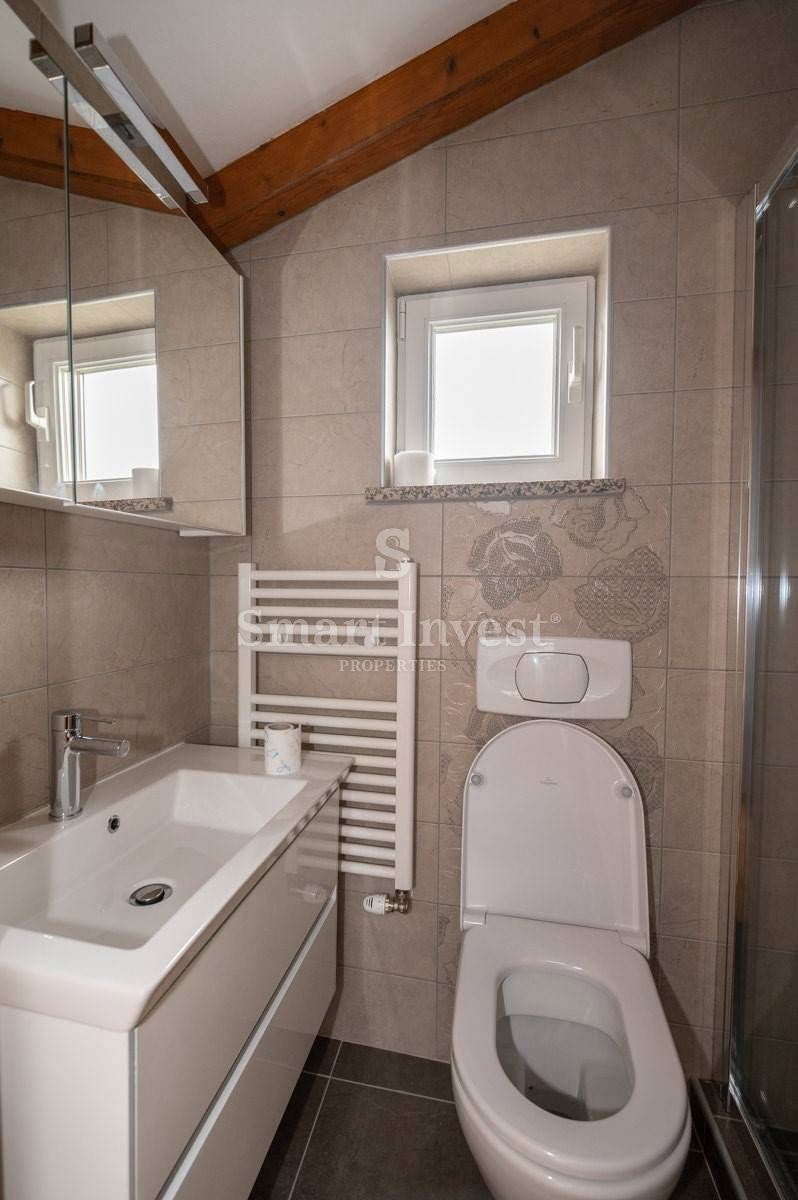 ABBAZIA - MATULJI, Casa indipendente con piscina e garage in un posto tranquillo, in vendita