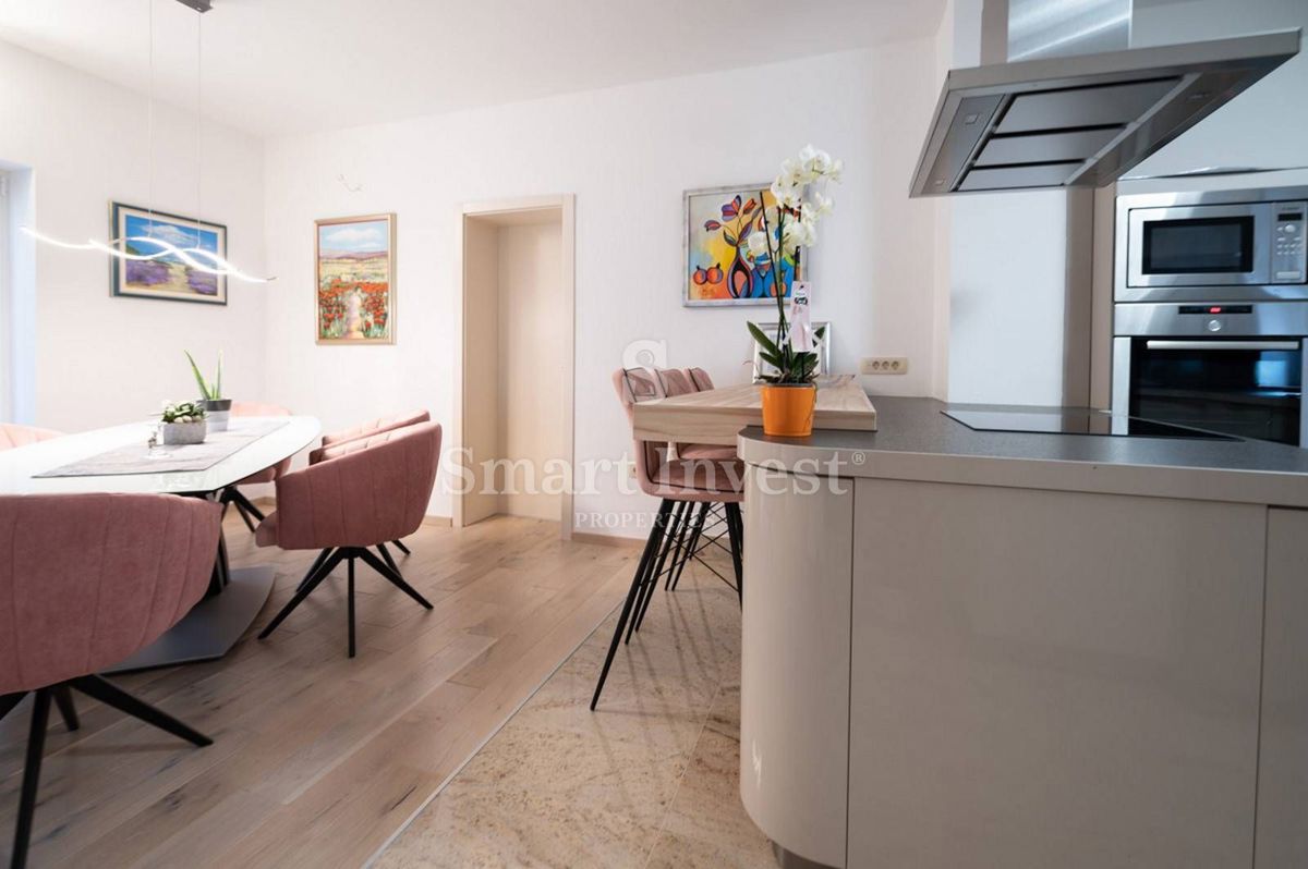 ABBAZIA - MATULJI, Casa indipendente con piscina e garage in un posto tranquillo, in vendita