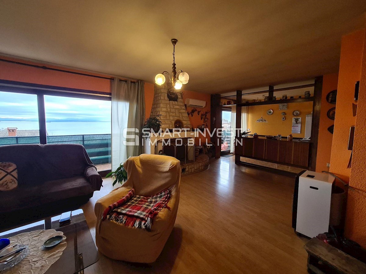 OPATIJA, Apartment of 187 m2 on a quiet location with a beautiful sea view!