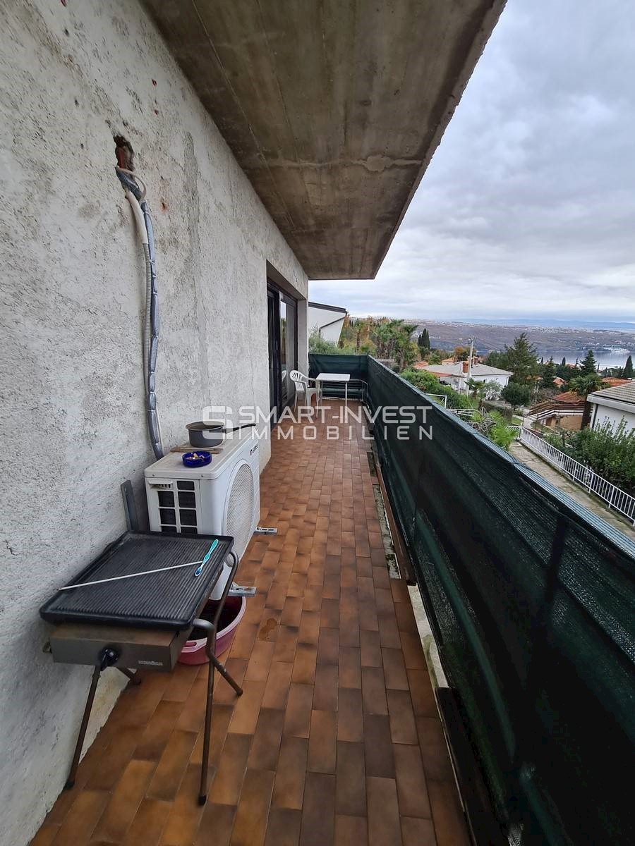 OPATIJA, Apartment of 187 m2 on a quiet location with a beautiful sea view!