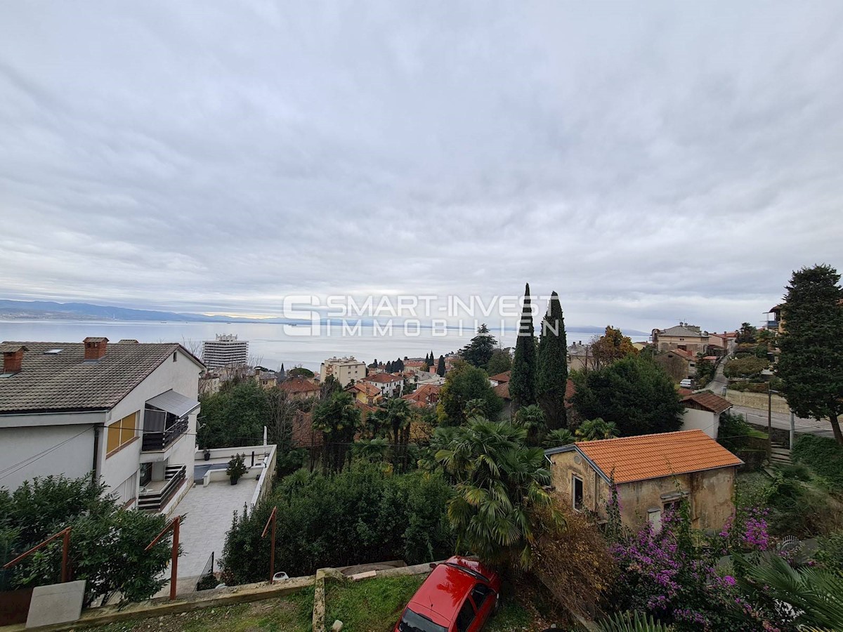 OPATIJA, Apartment of 187 m2 on a quiet location with a beautiful sea view!