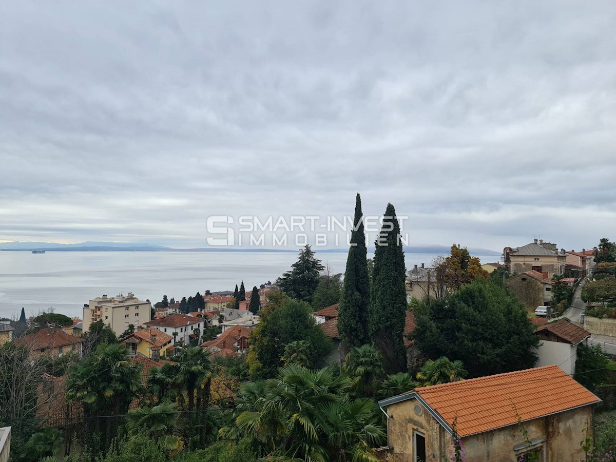 OPATIJA, Apartment of 187 m2 on a quiet location with a beautiful sea view!