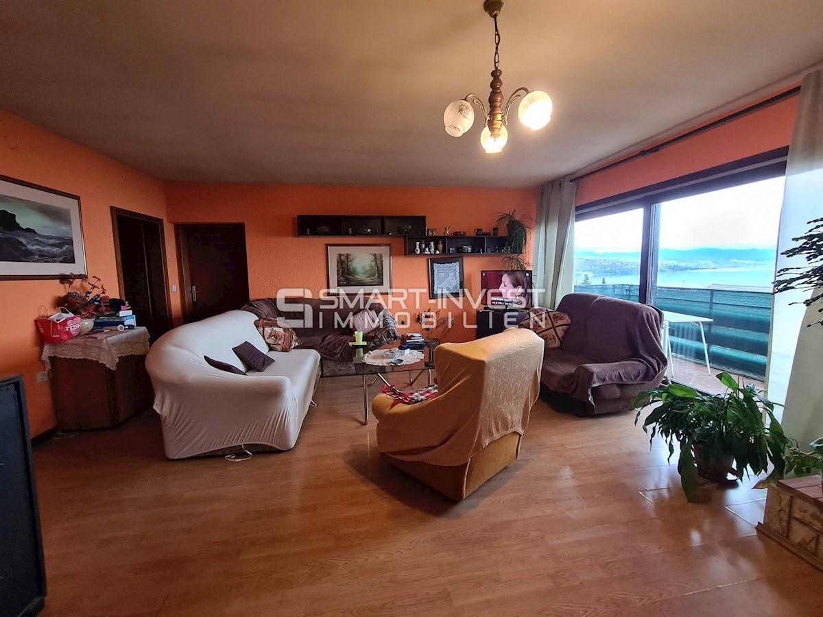 OPATIJA, Apartment of 187 m2 on a quiet location with a beautiful sea view!