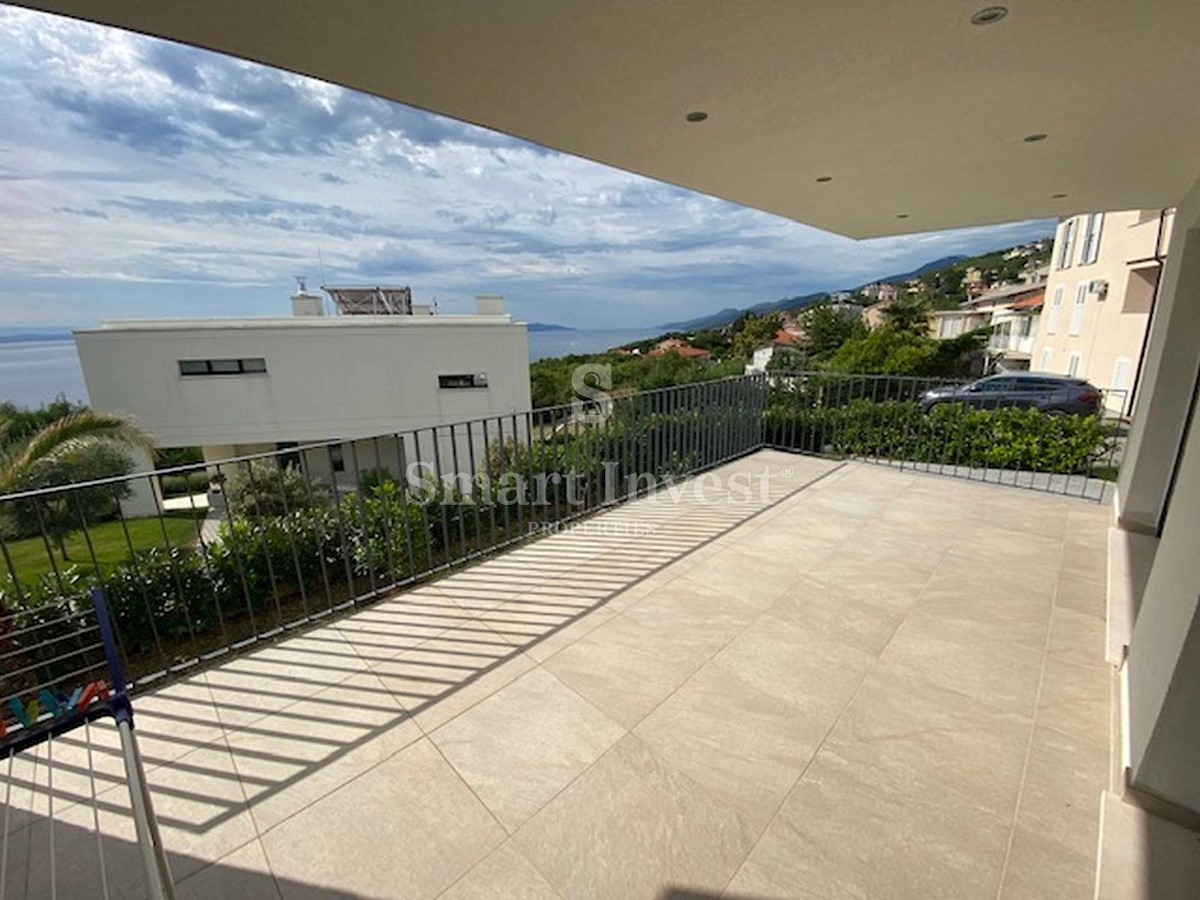 ABBAZIA - POBRI, Villa bifamiliare con piscina e vista mare