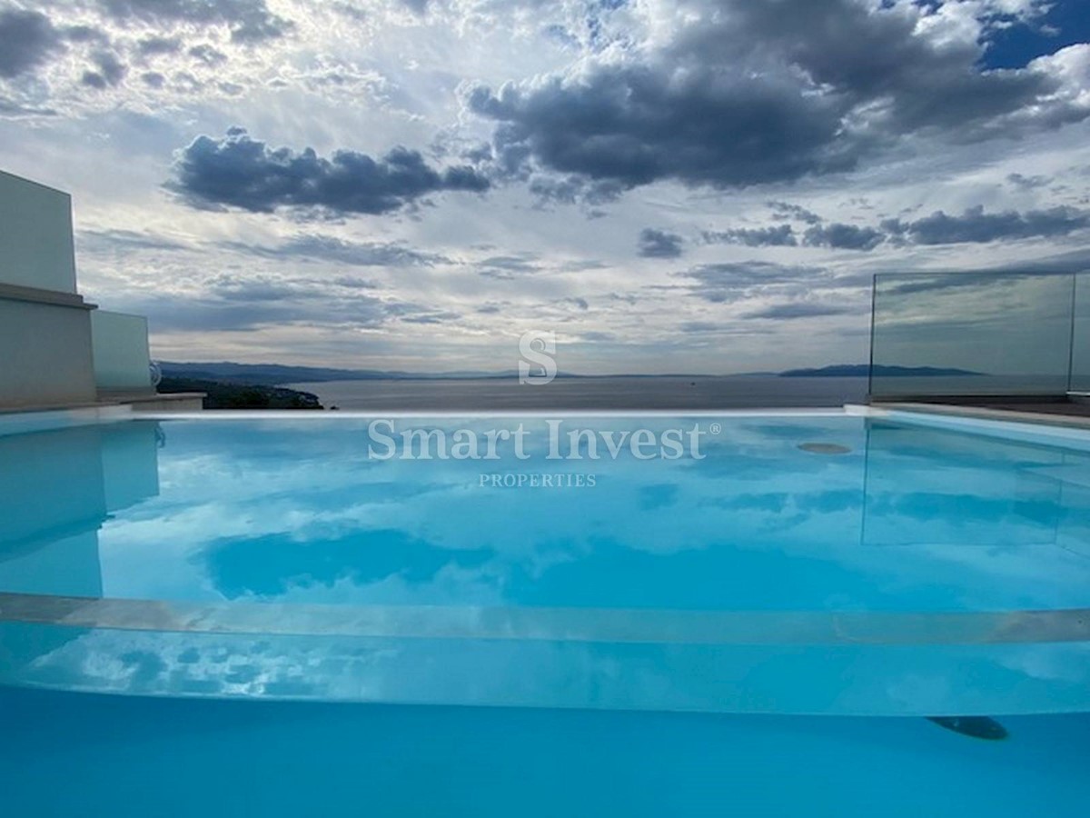 ABBAZIA - POBRI, Villa bifamiliare con piscina e vista mare