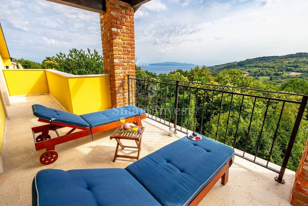 OPATIJA vicinity, Villa with pool and sea view on a quiet location, for sale