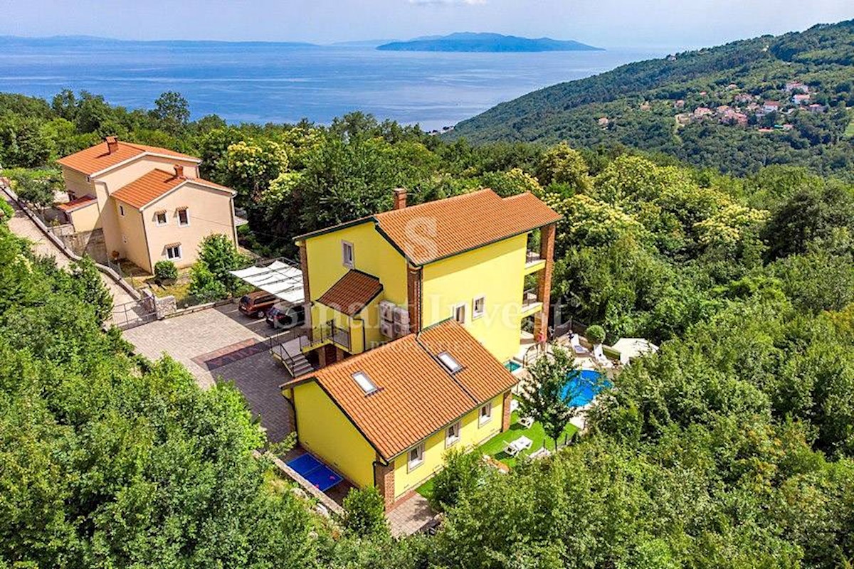 OPATIJA vicinity, Villa with pool and sea view on a quiet location, for sale