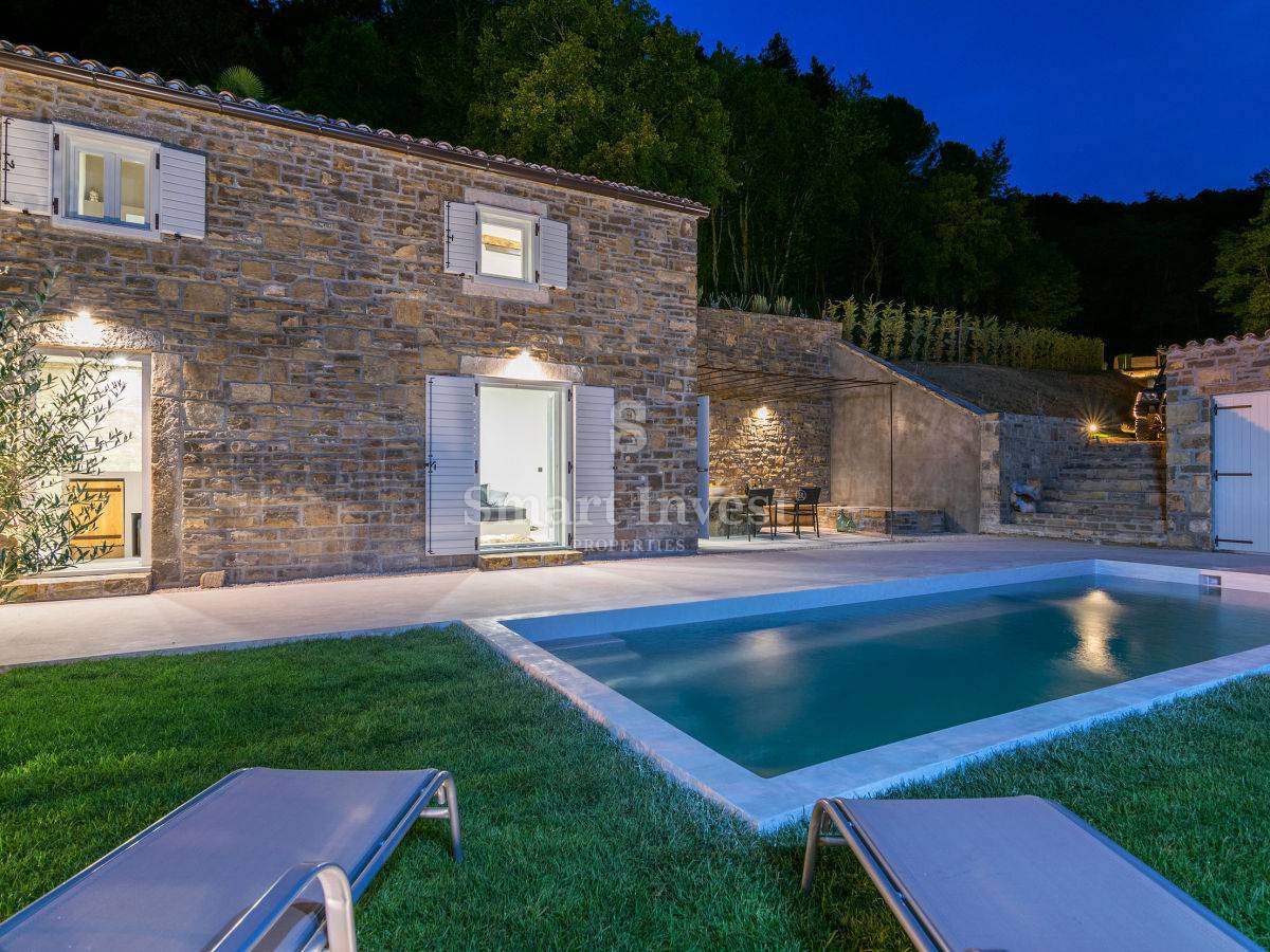 ISTRIA - PORTOLE, Casa istriana tradizionale con piscina e vista su Montona, in vendita